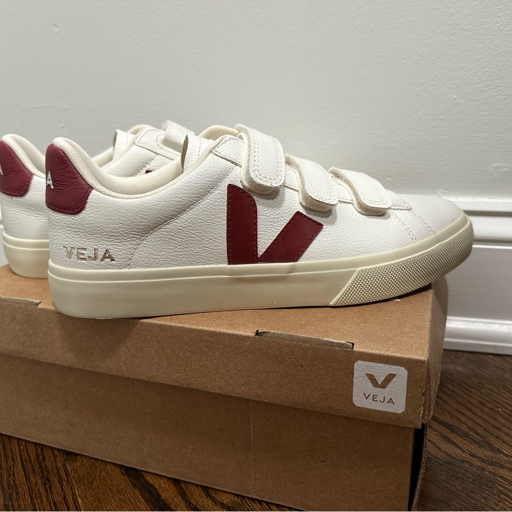 NEW Veja Recife White and Marsala Leather Sneakers